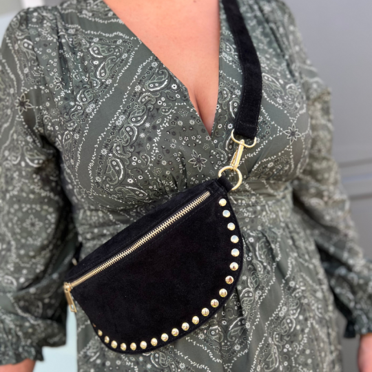 Sac banane clouté en cuir noir
