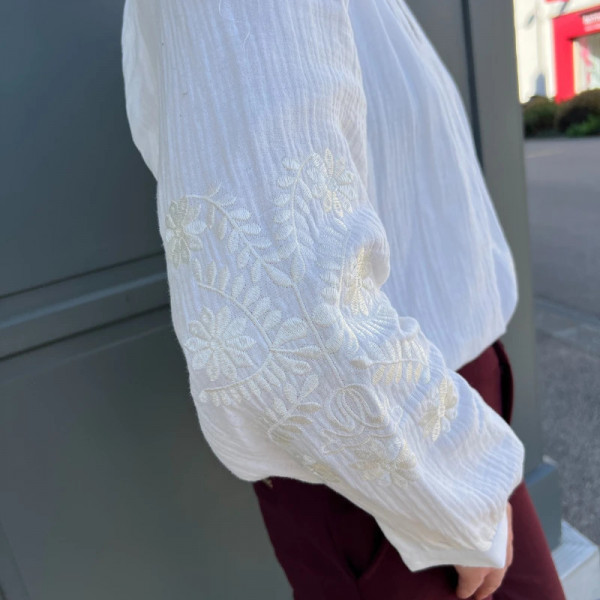 Blouse Blanches brodées fleurs