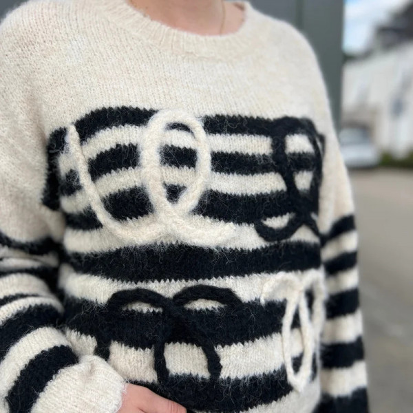 Pull à rayures noires