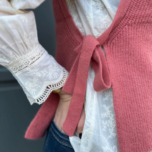 Pull sans manches à nouer rose