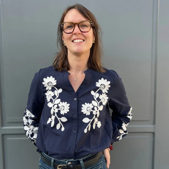 Chemise bleu marine brodée