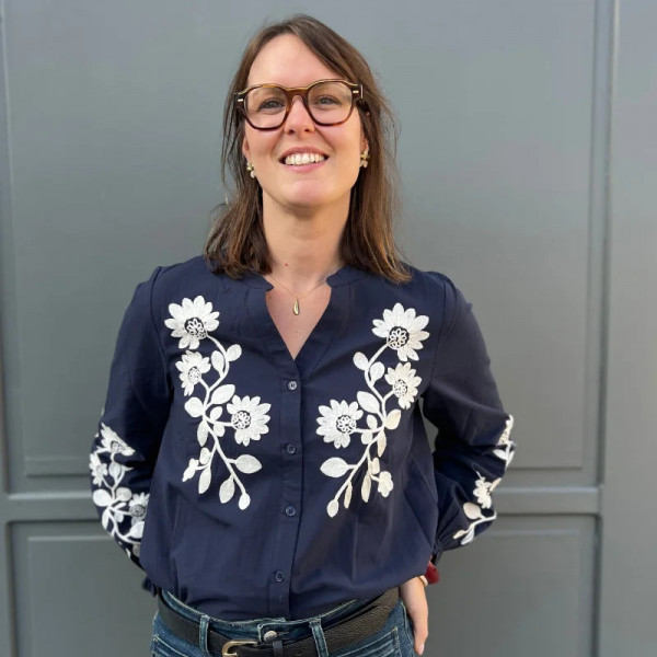 Chemise bleu marine brodée