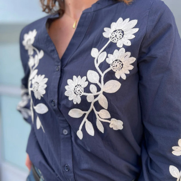 Chemise bleu marine brodée