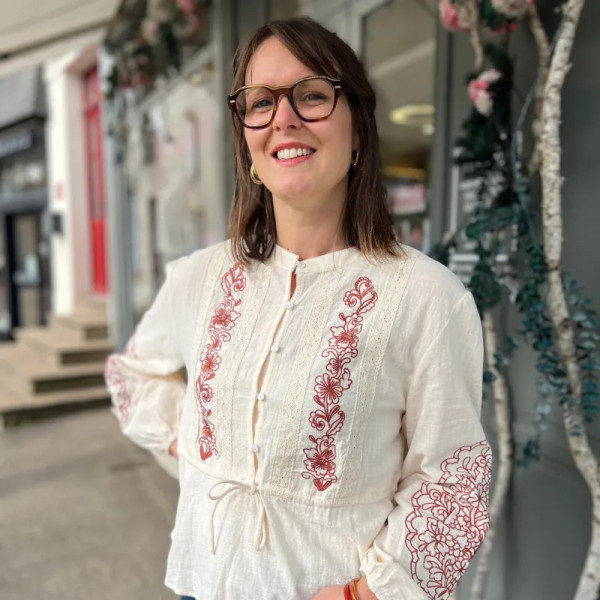 Blouse écru fleurs brodées
