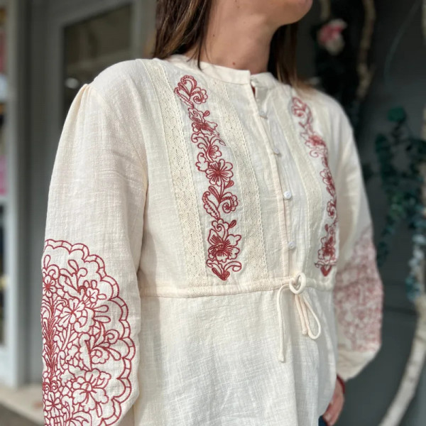 Blouse écru fleurs brodées