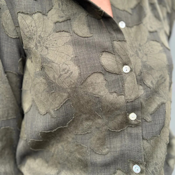 Chemise kaki brodée