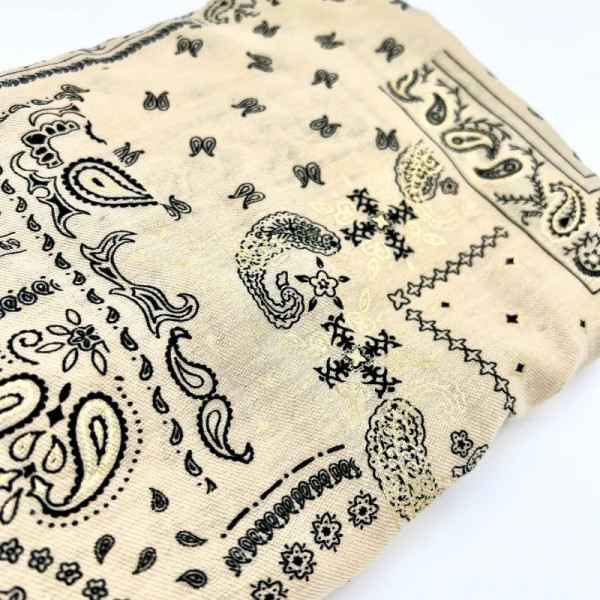 Foulard beige à motifs noirs