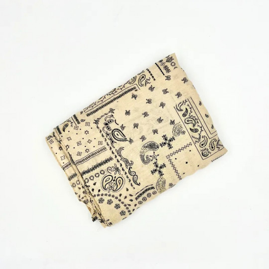 Foulard beige à motifs noirs