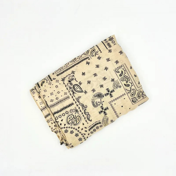 Foulard beige à motifs noirs