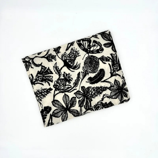Foulard blanc motif végétal noir