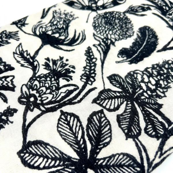 Foulard blanc motif végétal noir