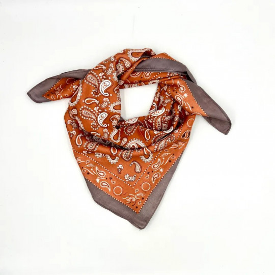 Foulard carré orange motifs cachemire