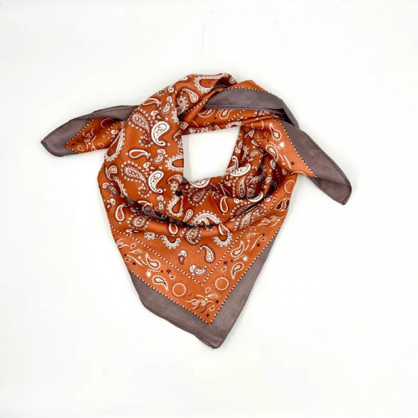 Foulard carré orange motifs cachemire