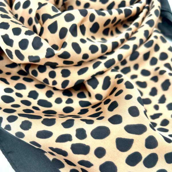 Foulard carré motifs léopard