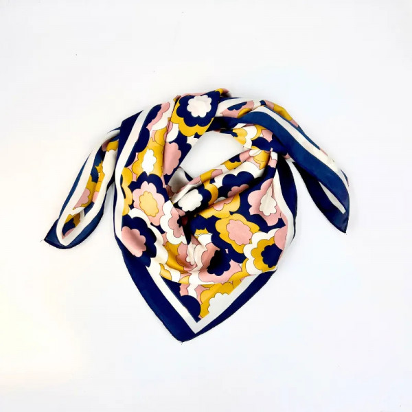 Foulard carré motifs fleurs