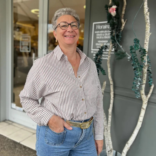 Chemise à rayures marron