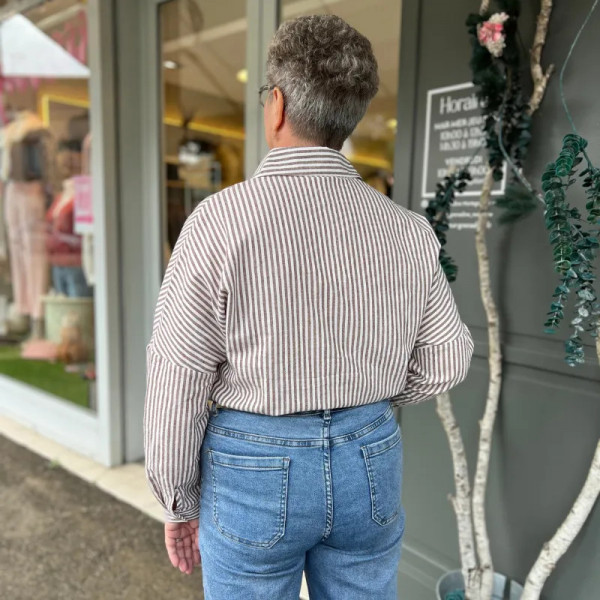 Chemise à rayures marron
