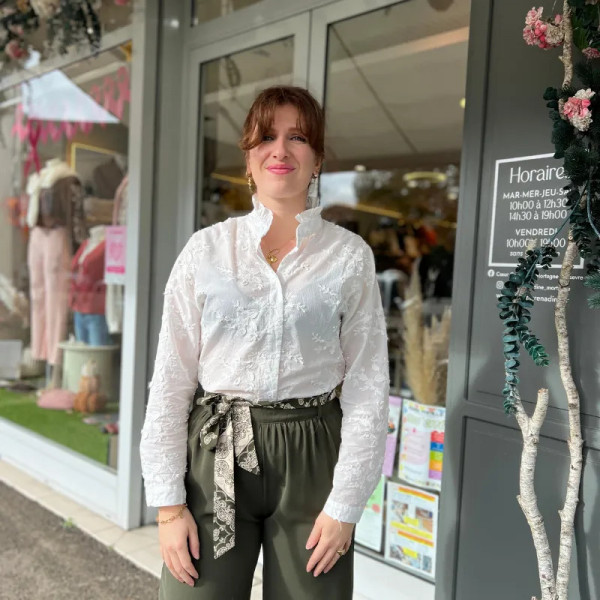 Chemise blanche broderie fleurie