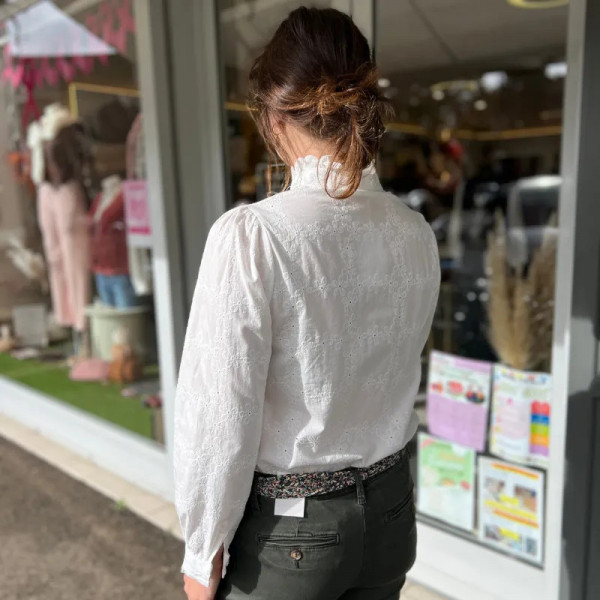 Chemise élégante blanche