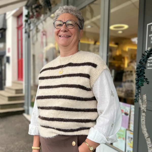 Pull sans manches beige à rayures