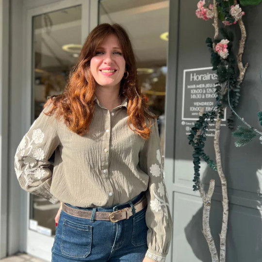 Chemise femme vert sauge brodée