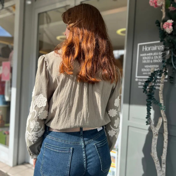 Chemise femme vert sauge brodée