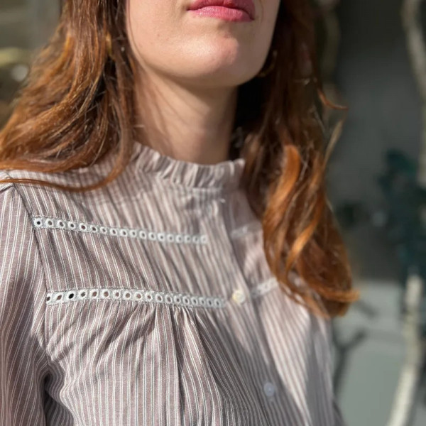 Chemise à rayure brodée