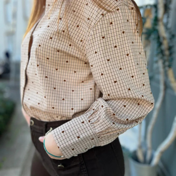 Chemise motifs carreaux et coeurs