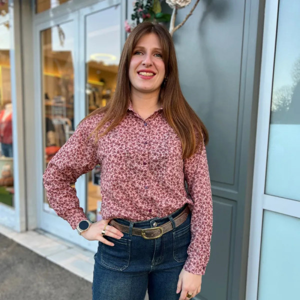 Chemise rose à fleurs