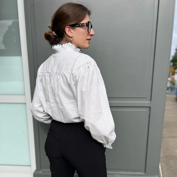 Chemise blanche à rayures