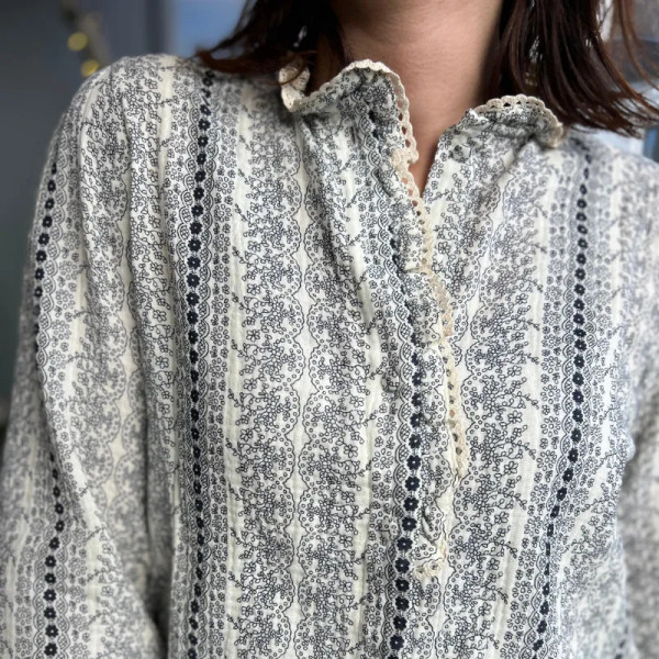 Chemise romantique bleue