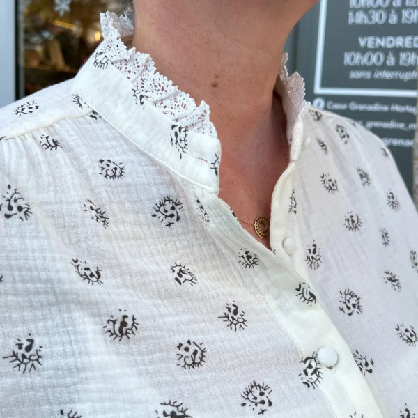 Chemise beige à motifs