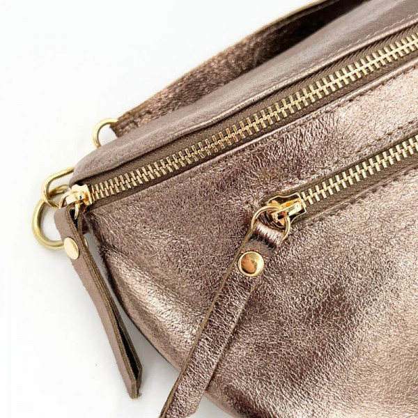 Sac banane en cuir marron brillant