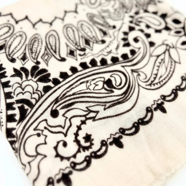 Foulard beige et noir