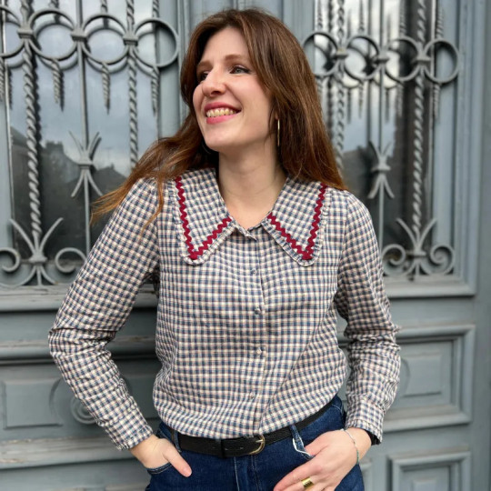 Chemise femme à carreaux avec col Claudine
