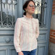 Chemise femme beige avec broderie rose et col à volants