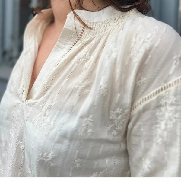 Blouse femme beige brodée élégante | Chic et féminine