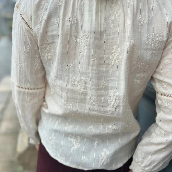 Blouse femme beige brodée élégante | Chic et féminine