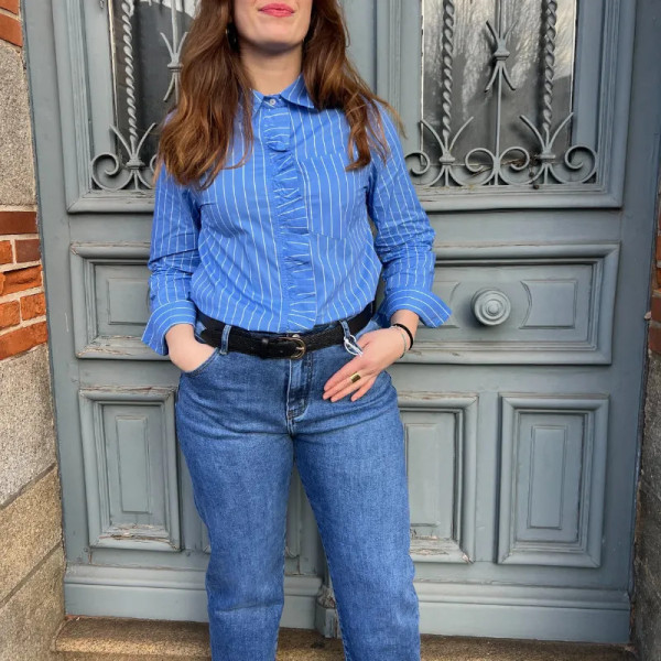 Chemise femme cintrée à rayures bleues et blanches | Col à volants