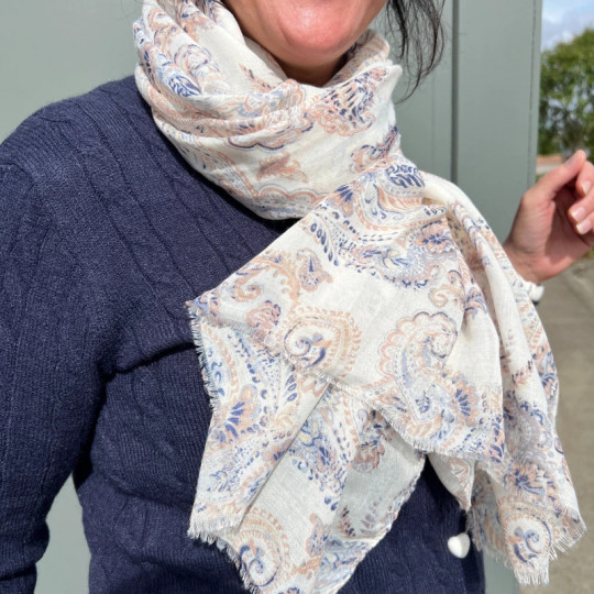 Foulard beige motifs cachemire