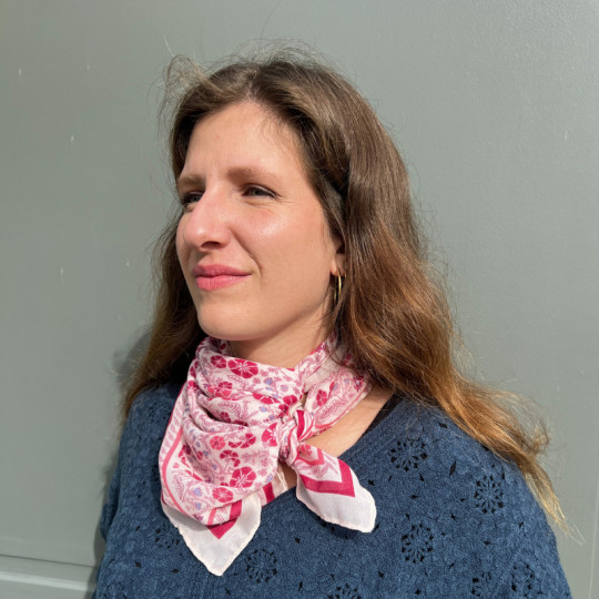 Foulard fleuri rose et blanc