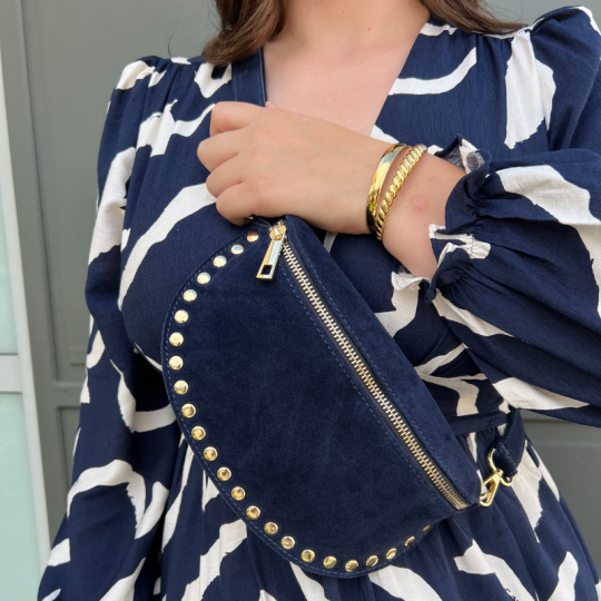 Sac banane clouté en cuir bleu