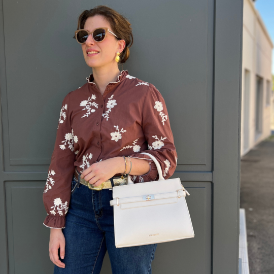 Chemise marron brodée fleurie